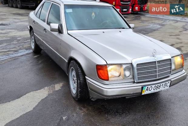 Mercedes-Benz E-Class 1989