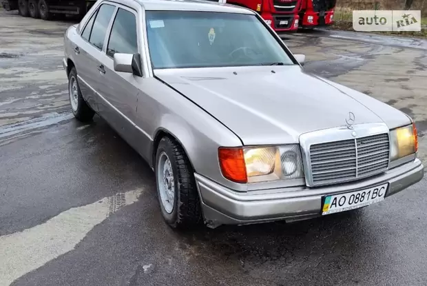 Mercedes-Benz E-Class 1989