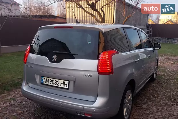 Peugeot 5008 2011