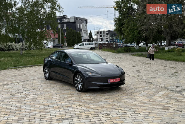 Tesla Model 3 2024