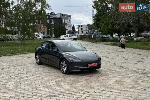 Tesla Model 3 2024