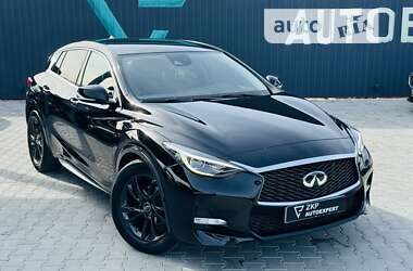 Infiniti Q30 2016