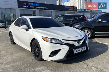 Toyota Camry 2019