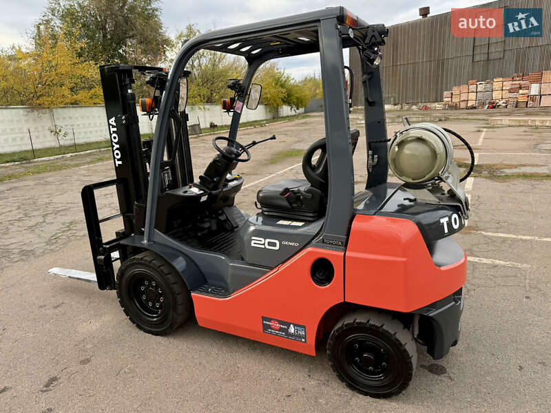 Вилочный погрузчик Toyota 02-8FGF20 2020 в Кривом Роге