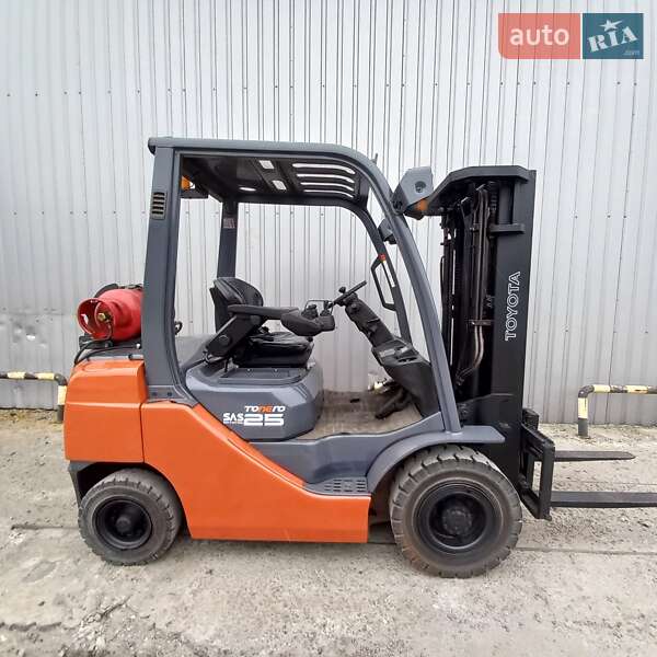 Вилочный погрузчик Toyota 02-8FGF25 2020 в Киеве