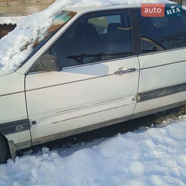 Седан Audi 100 1986 в Черновцах