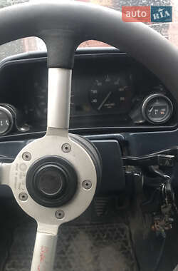 Седан Audi 100 1983 в Кельменцах