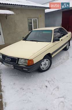 Седан Audi 100 1988 в Черновцах