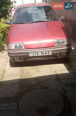 Хэтчбек Renault 19 1989 в Хусте Хэтчбек Renault 19 1989 в Хусте