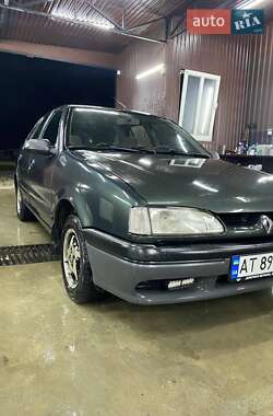 Седан Renault 19 1992 в Снятині