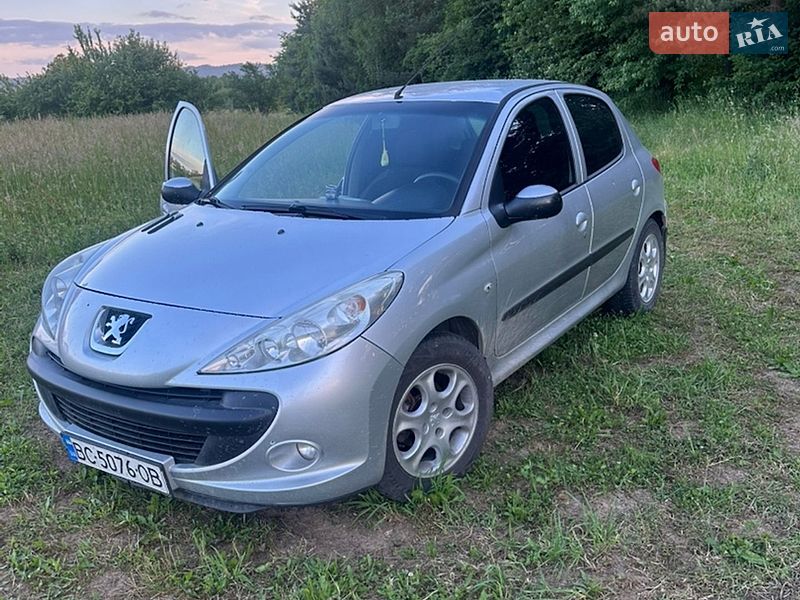 Хэтчбек Peugeot 206 plus 2012 в Ивано-Франковске
