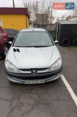Хэтчбек Peugeot 206 2004 в Киеве