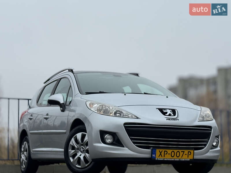 Хэтчбек Peugeot 207 2011 в Дрогобыче