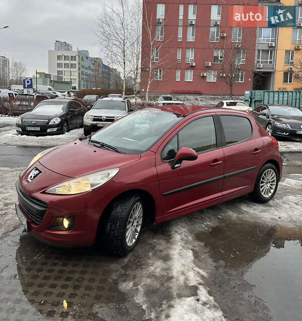 Хэтчбек Peugeot 207 2010 в Киеве