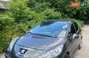Хетчбек Peugeot 207 2008 в Чернівцях