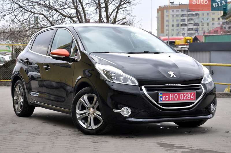 Хэтчбек Peugeot 208 2014 в Львове Хэтчбек Peugeot 208 2014 в Львове