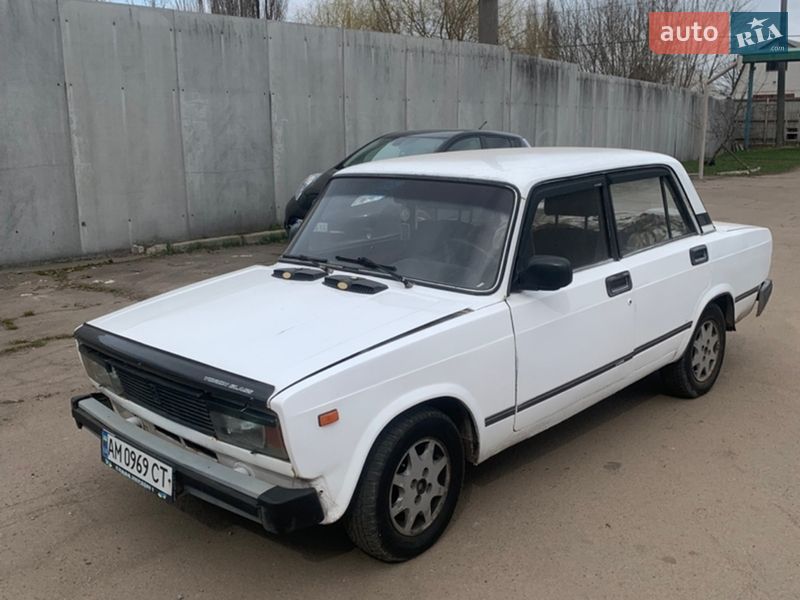 Седан ВАЗ / Lada 2105 1982 в Житомире