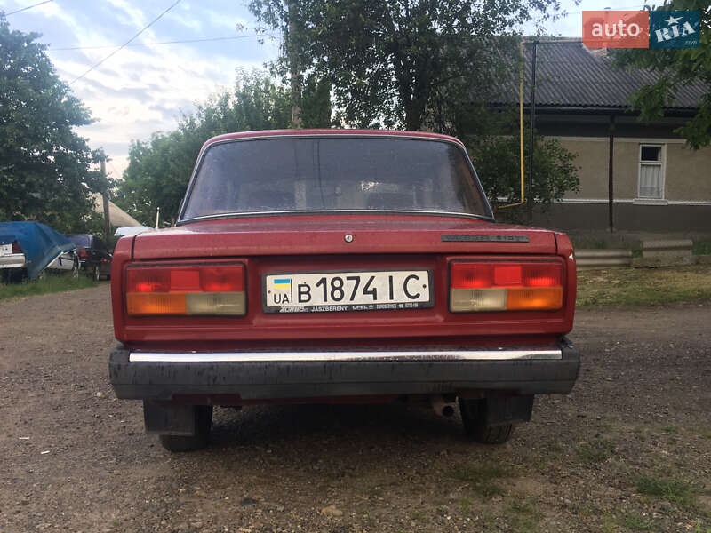 Седан ВАЗ / Lada 2107 1988 в Чернівцях Седан ВАЗ / Lada 2107 1988 в Чернівцях