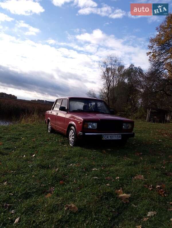 Седан ВАЗ / Lada 2107 1983 в Золотоноше