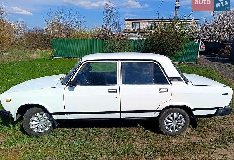 Седан ВАЗ / Lada 2107 1988 в Решетиловке