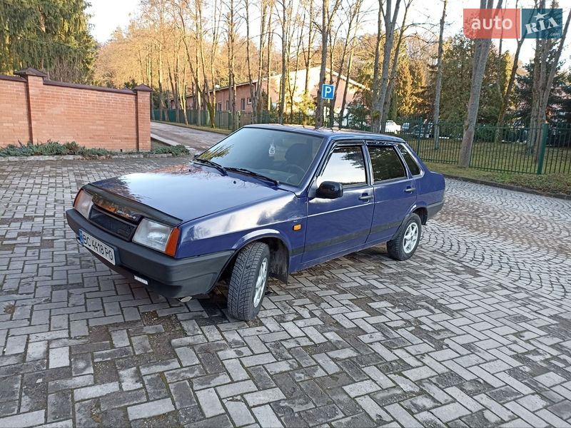 Седан ВАЗ / Lada 21099 2002 в Львове