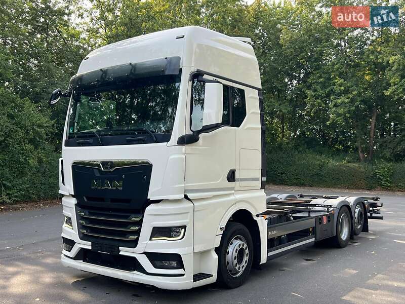 Контейнеровоз MAN 26 2021 в Чернівцях Контейнеровоз MAN 26 2021 в Чернівцях