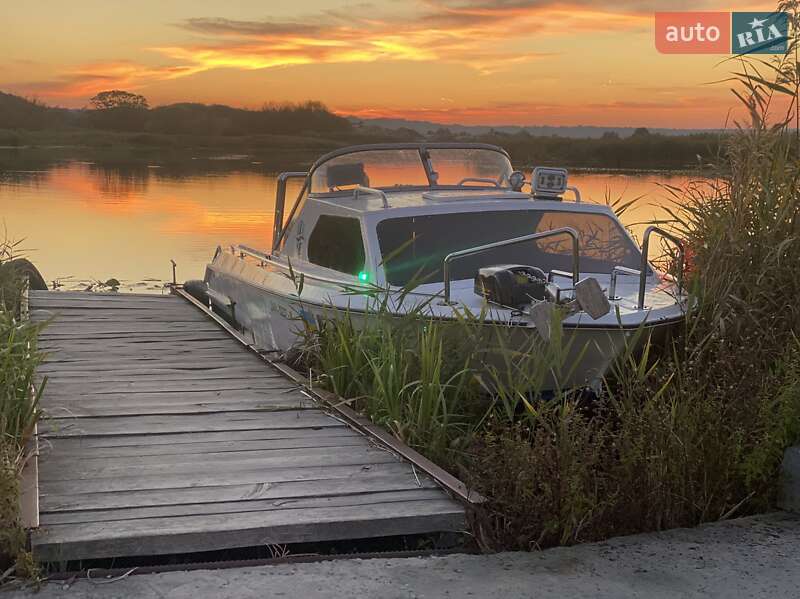 Катер Москва 2М 2020 в Киеве