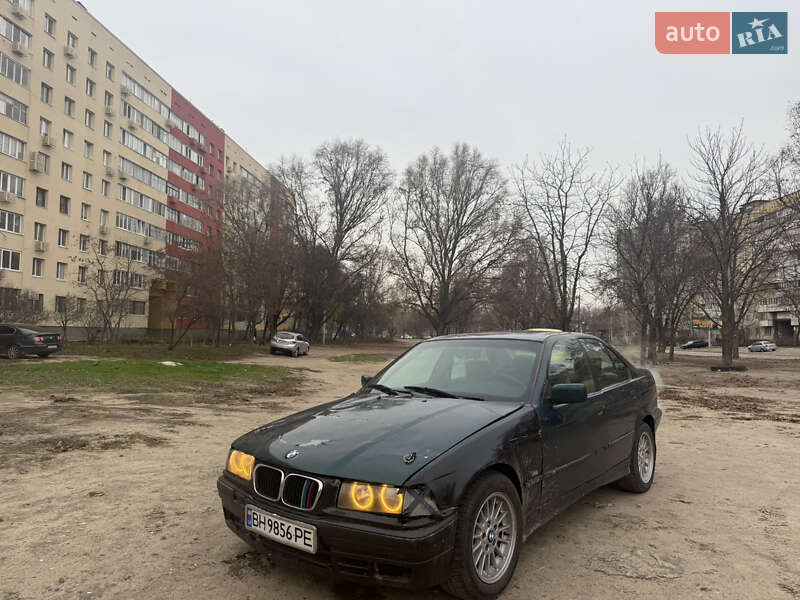 Седан BMW 3 Series 1996 в Днепре