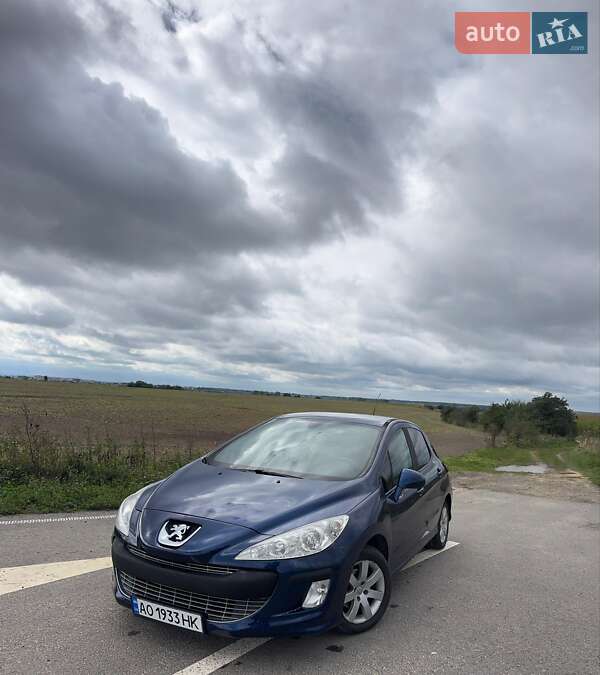 Хетчбек Peugeot 308 2008 в Городку