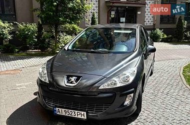 Хетчбек Peugeot 308 2011 в Софіївській Борщагівці