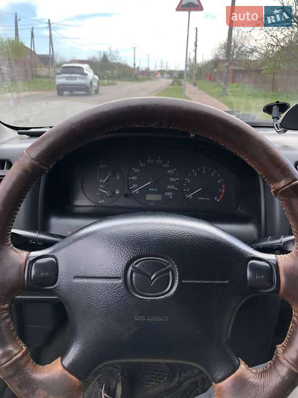 Хетчбек Mazda 323 1997 в Києві