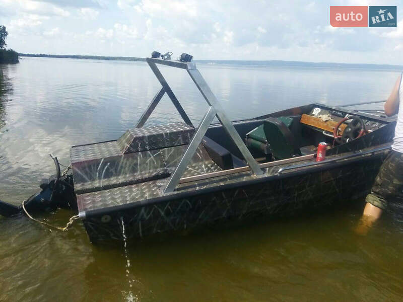 Лодка Днепр 3 1979 в Киеве Лодка Днепр 3 1979 в Киеве