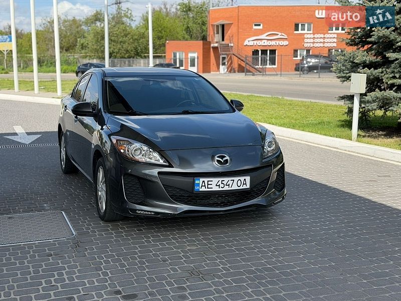Седан Mazda 3 2012 в Днепре