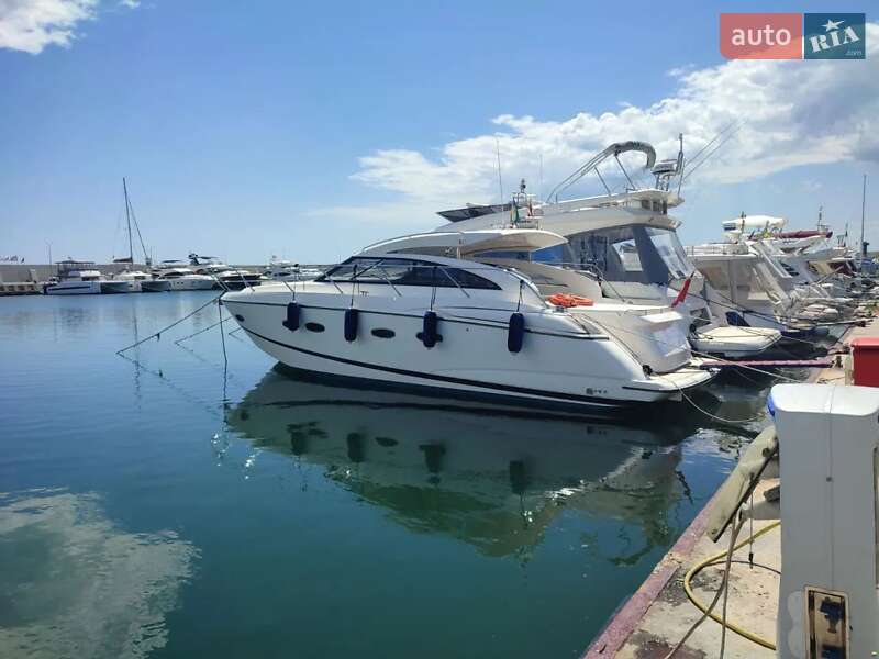 Моторная яхта Princess 42 2011 в Одессе