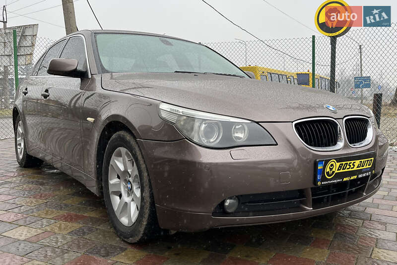 Седан BMW 5 Series 2004 в Стрые