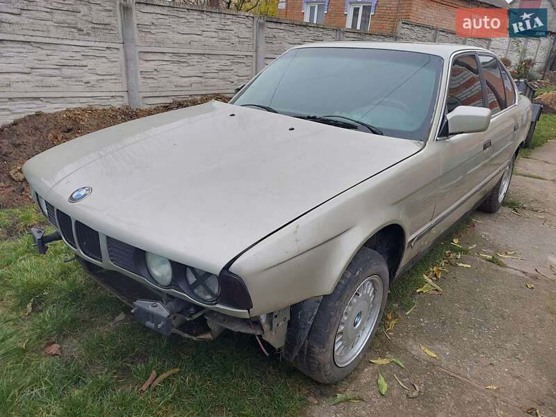 Седан BMW 5 Series 1988 в Виннице