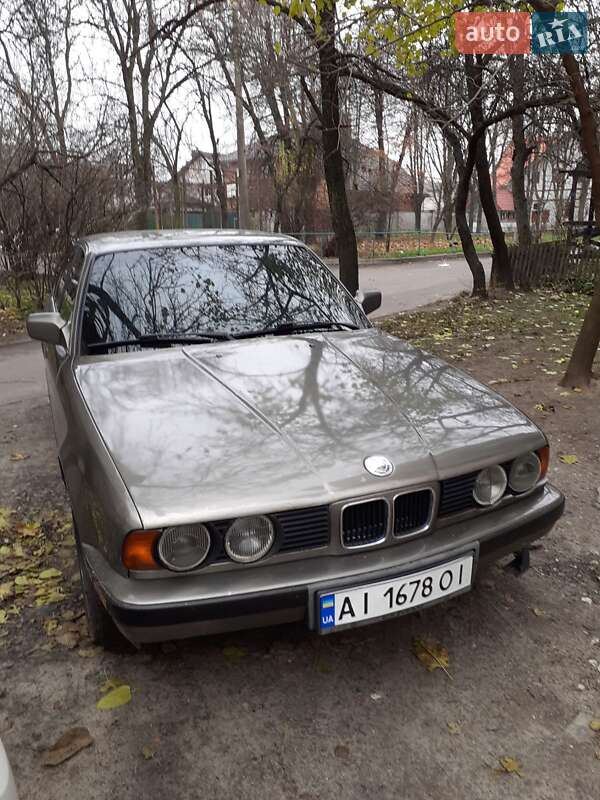Седан BMW 5 Series 1991 в Киеве