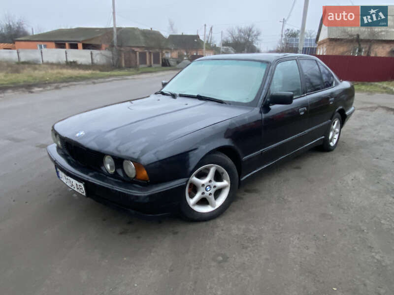Седан BMW 5 Series 1992 в Ромнах