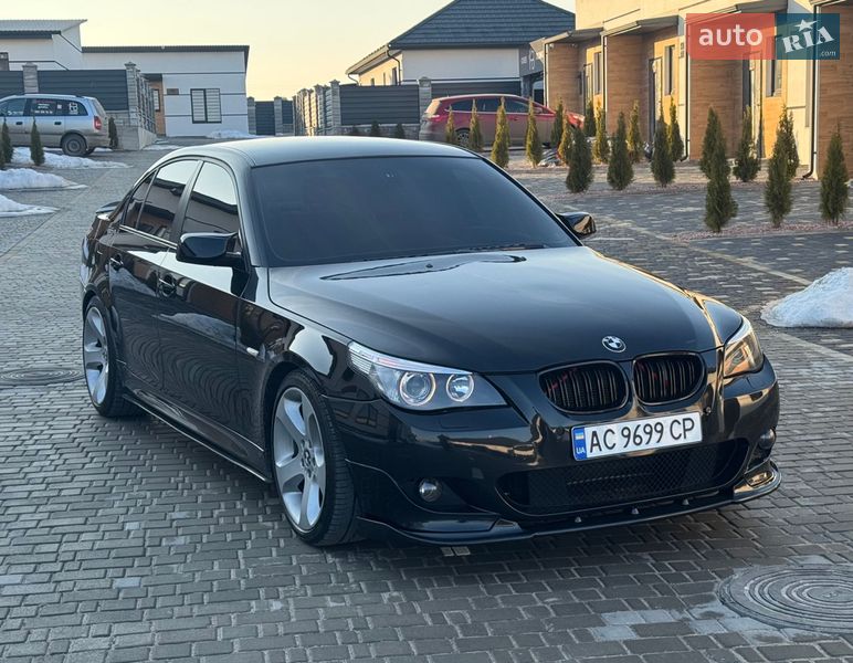 Седан BMW 5 Series 2005 в Вараше