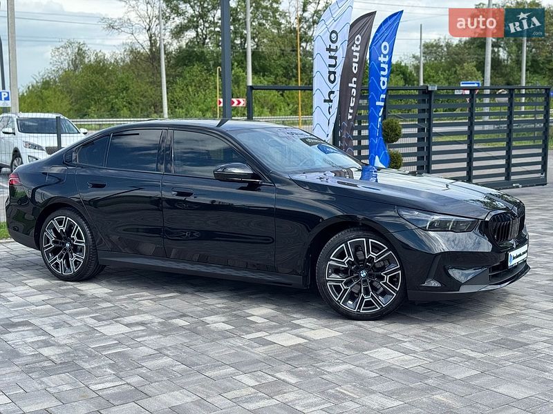 Седан BMW 5 Series 2024 в Ровно