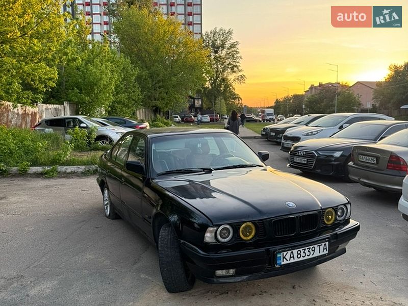 Седан BMW 5 Series 1989 в Киеве