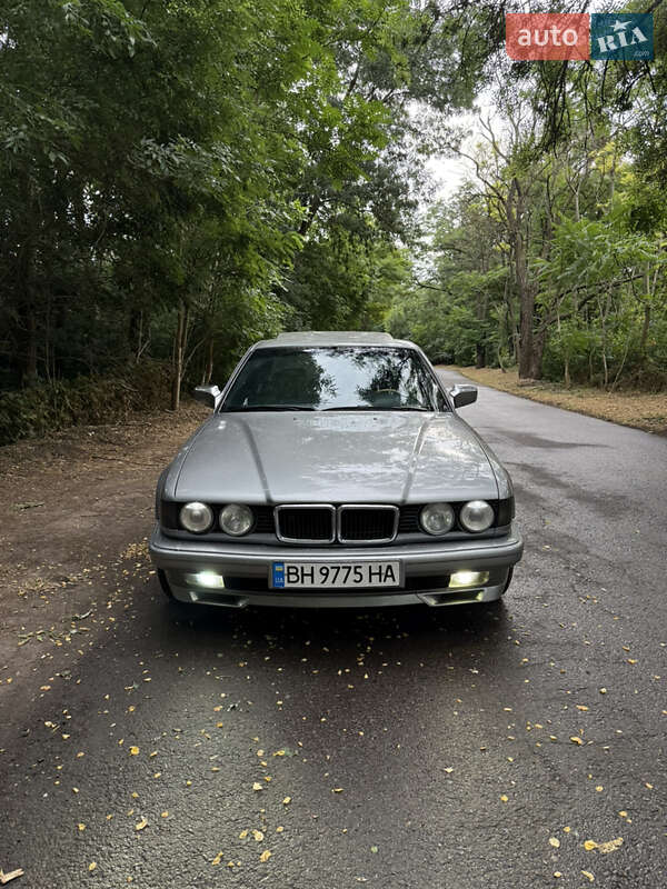 Седан BMW 7 Series 1990 в Одессе