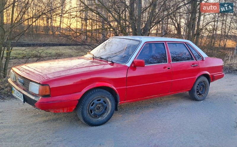 Седан Audi 80 1981 в Ратным Седан Audi 80 1981 в Ратным