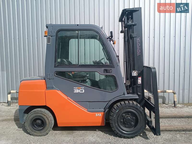 Вилочный погрузчик Toyota 8FD30 2020 в Киеве Вилочный погрузчик Toyota 8FD30 2020 в Киеве