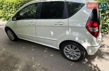 Хэтчбек Mercedes-Benz A-Class 2011 в Вишневом