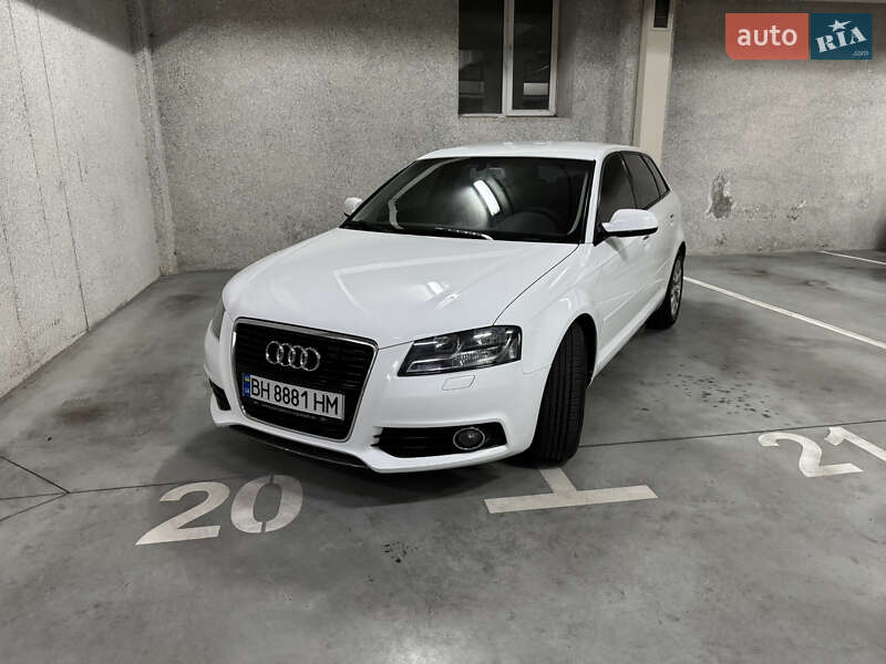 Хэтчбек Audi A3 2012 в Одессе