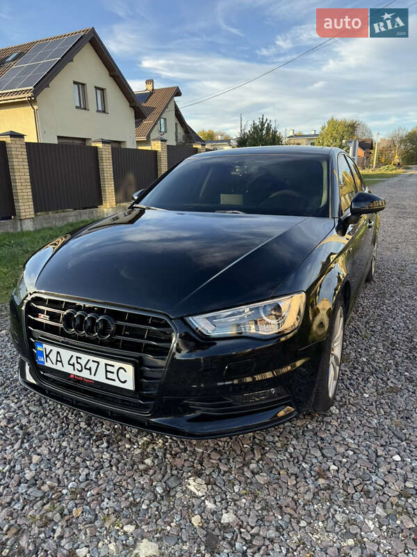 Седан Audi A3 2015 в Львове