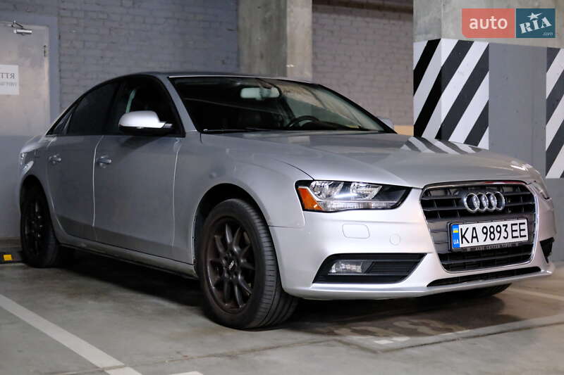 Седан Audi A4 2013 в Киеве