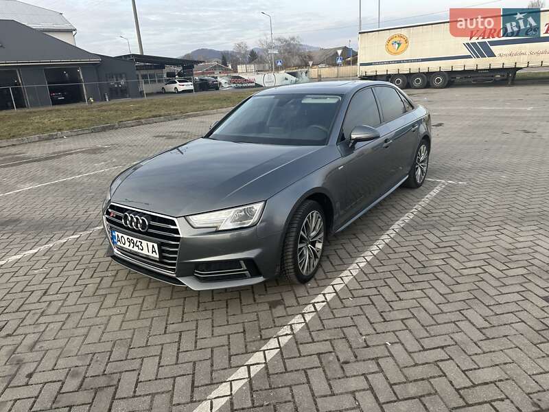 Седан Audi A4 2017 в Мукачево