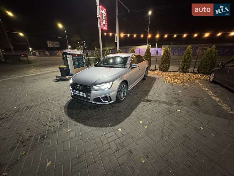 Седан Audi A4 2018 в Києві